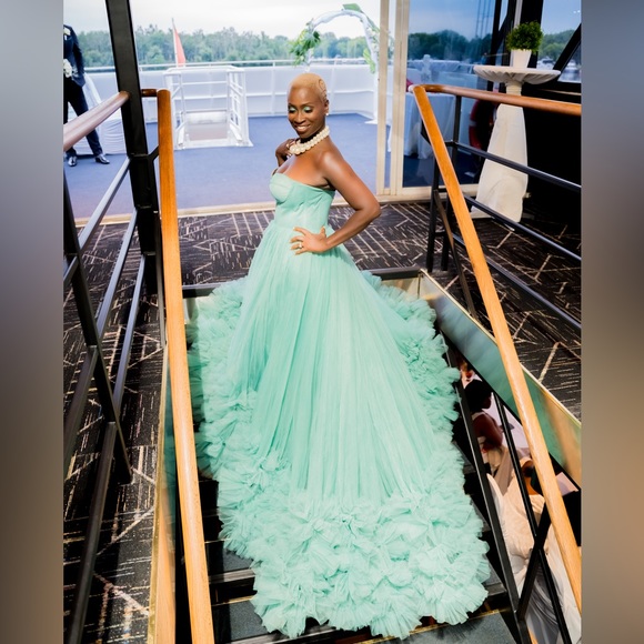 Sea foam green gown - Picture 6 of 10